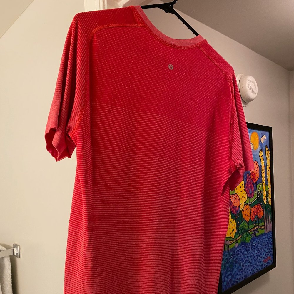 Lululemon Mens Medium Workout Shirt (Almost New)